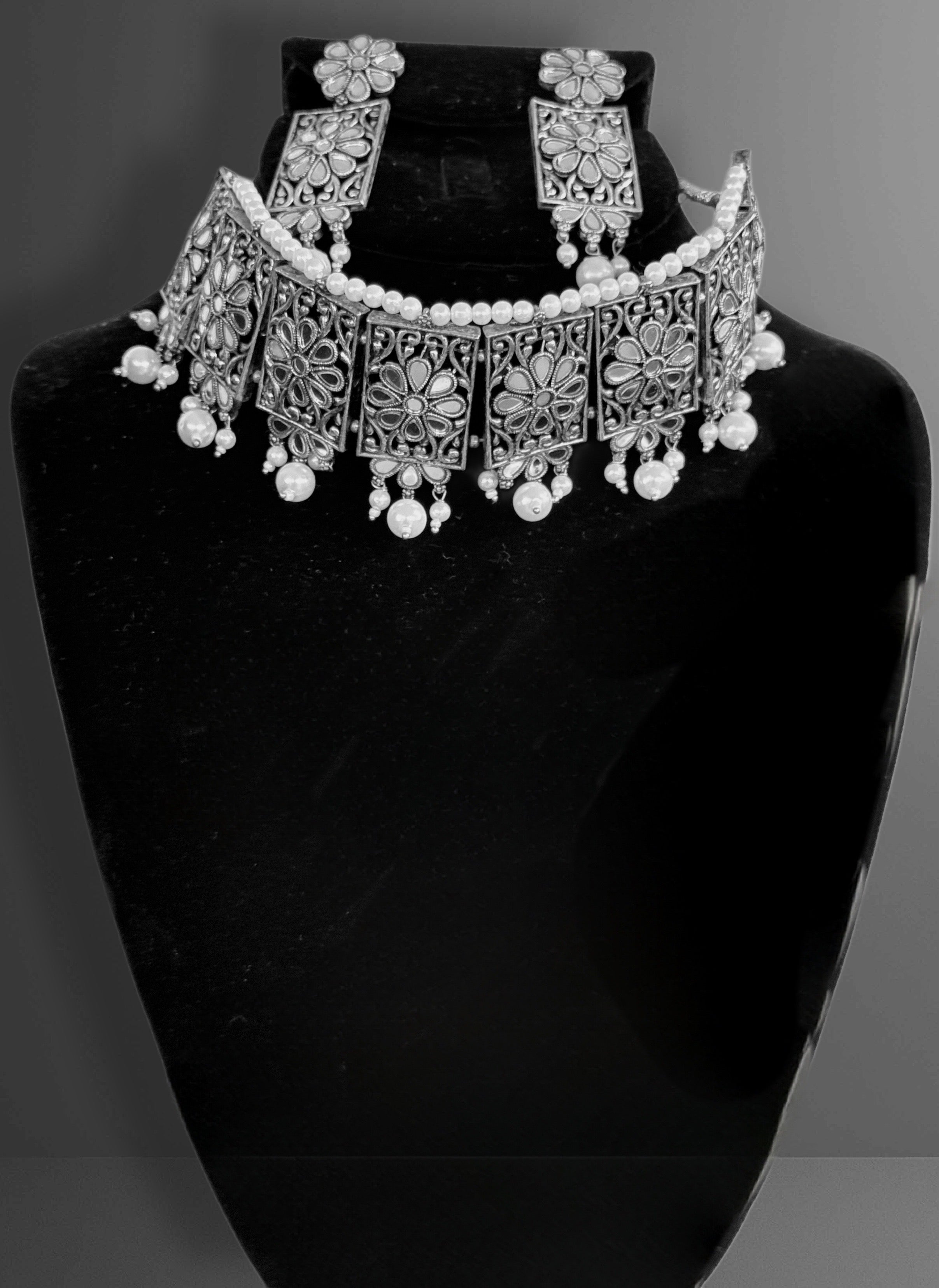 Silver-Tone Floral Kundan Choker & Earring Set
