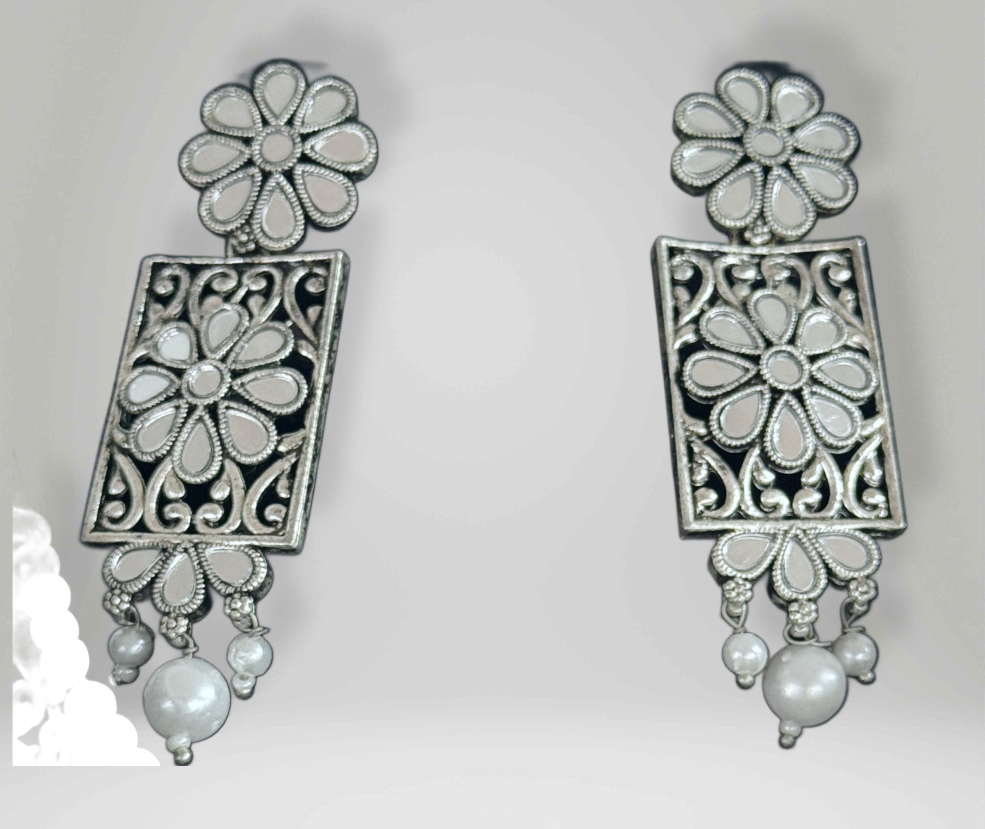 Silver-Tone Floral Kundan Choker & Earring Set